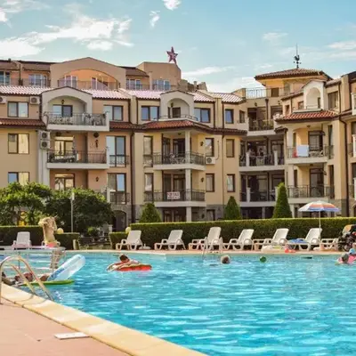 3 Bedroom Apt with Pool Views at Arcadia Complex