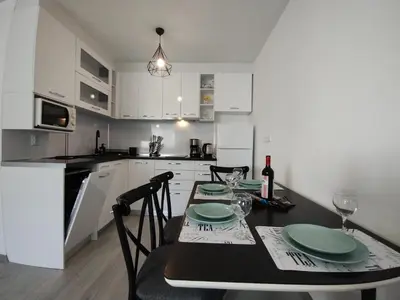 a kitchen with a table with green plates on it at Apartament Sea Fort Club Grand Resort Fort Noks Sveti Vlas-Bastet BS in Elenite