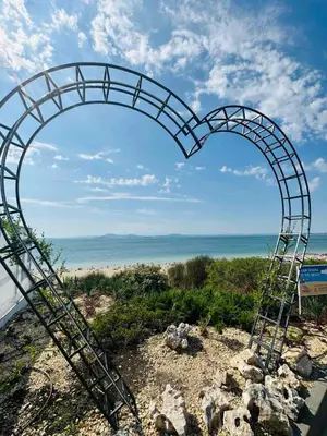 a metal heart shaped arch on the beach at Coastal Vibes Studio Burgas by Flat Mаnаger in Burgas City