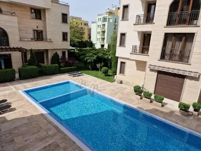 a swimming pool in the courtyard of a building at Słoneczny Brzeg Studio Amara in Sunny Beach