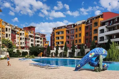 a child walking by a swimming pool with buildings at Úchvatný výhled na moře in Aheloy