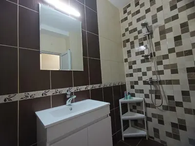 a bathroom with a sink and a mirror and a shower at Varna Bulgaria 2-Room Apartment Asparuhovo Zelenika Bulgarien Warna 2-Zimmer in Galata