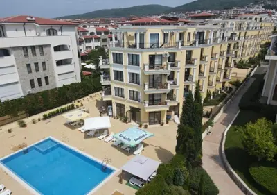 an aerial view of a building with a swimming pool at HORIZON 31 'Б' Apartment Sveti Vlas in Sveti Vlas