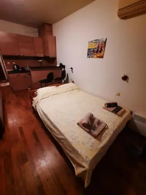 a bedroom with a bed in a room at Апатаменти за гости Sunshine и Glory in Sveti Vlas