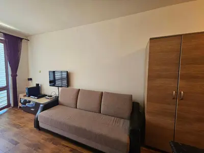 a living room with a couch and a desk at Апатаменти за гости Sunshine и Glory in Sveti Vlas