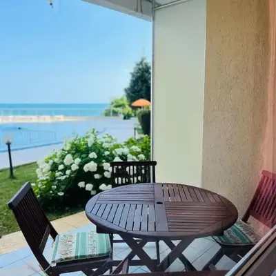 Seafront apartment Lucky