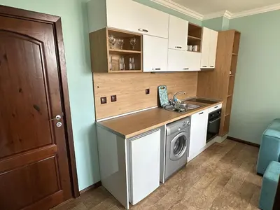 a kitchen with a sink and a washing machine at Апартаменти в Комплекс Трявна Бийч in Sveti Vlas
