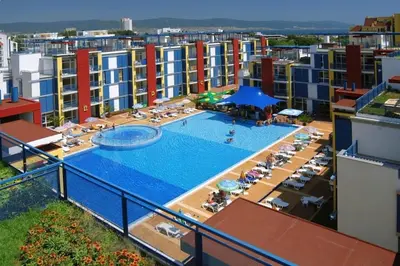 a large swimming pool on top of a building at Апартамент за нощувки в ЕЛИТ 4 Слънчев бряг in Sunny Beach