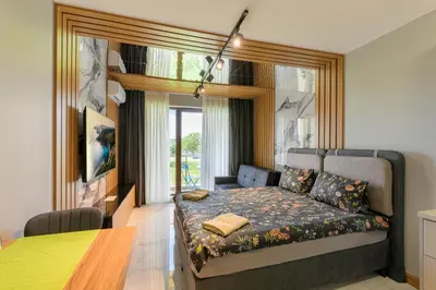 a bedroom with a bed and a table in it at Azur Properties ap19 in Shkorpilovtsi