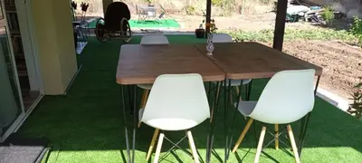a table and four white chairs around a table at Стаи за гости Пансионът на Роуз Вълшебната ми Кръстница in Chernomorets