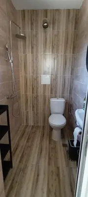 a bathroom with a toilet and a sink at Стаи за гости Пансионът на Роуз Вълшебната ми Кръстница in Chernomorets