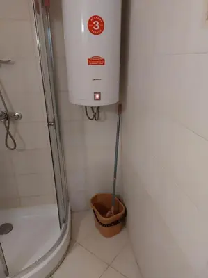 a small bathroom with a shower and a toilet at Просторная квартира в популярном комплексе in Sunny Beach