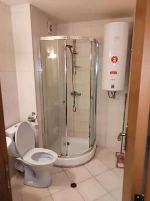 a bathroom with a shower and a toilet at Просторная квартира в популярном комплексе in Sunny Beach