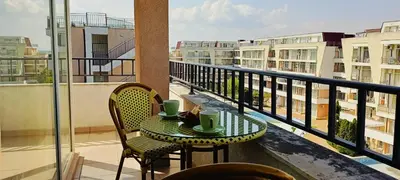 a balcony with a table and chairs on a balcony at Apartament Amelia in Sunny Beach