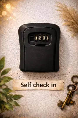 a self check in alarm clock next to a pair of keys at Salt Lake Studio in Pomorie