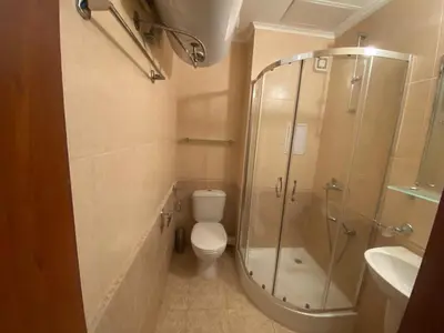 a bathroom with a shower and a toilet and a sink at Studio w kompleksie Ethara-3 in Sveti Vlas