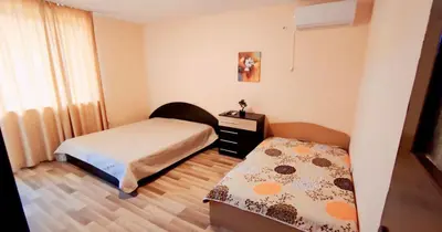 a small bedroom with a bed and a window at Апартамент Сиракови Черноморец in Chernomorets