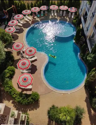an overhead view of a swimming pool with umbrellas at Апартамент с одной спальней in Sunny Beach
