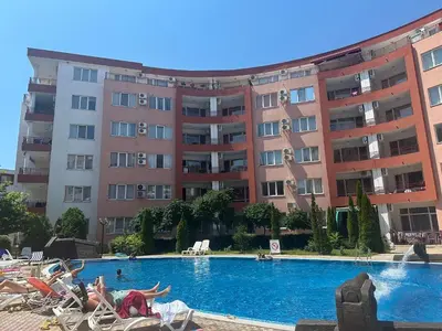 a large swimming pool in front of a building at Amartmán přímo u moře - Elenite až 5 osob in Sveti Vlas