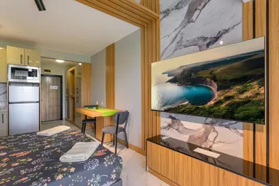 a room with a bed and a kitchen and a table at Azur Properties ap50 in Shkorpilovtsi