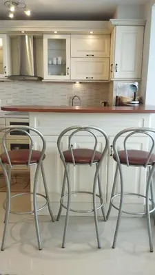 a kitchen with three chairs and a kitchen counter at Yana Privilege apartment Elinite in Elenite