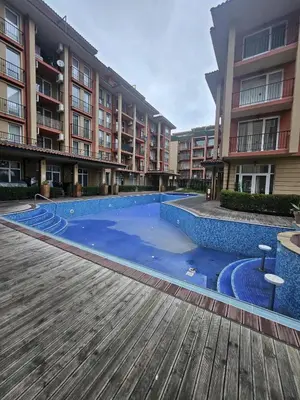 a swimming pool in front of a large apartment building at Sunny View SP apartments in Bŭnzareto