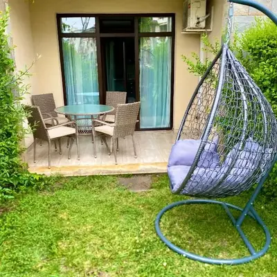 Green life private garden studio