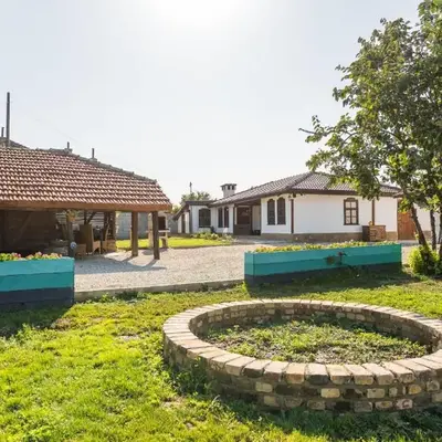 Augusta's Authentic Farm House