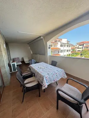a room with a table and chairs and a window at Каса Реал апартамент с 2 спальнями in Sveti Vlas