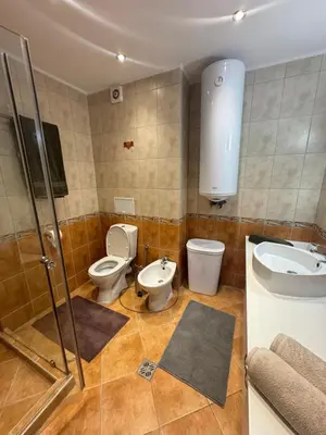 a bathroom with a toilet and a sink at Каса реал с 2 спальнями 2 этаж in Sveti Vlas