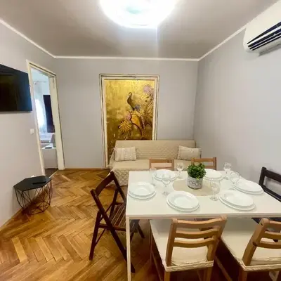 'Golden Bird' Apartment