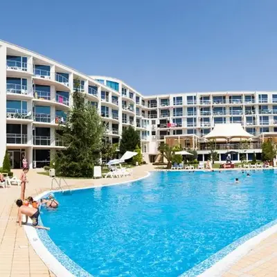 KJ Apartments - SwimmingPool - 3 Min From the Beach
