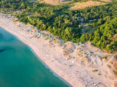 an aerial view of a beach with a group ofproperties at Бунгало Лимонада in Chernomorets