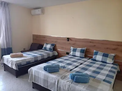 two beds sitting next to each other in a room at Guesthouse Oasis in Kiten