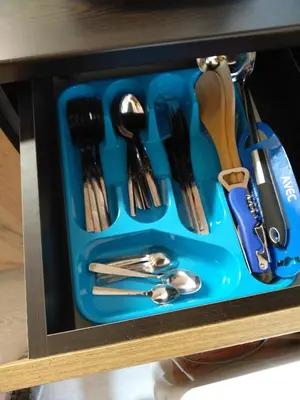 a blue tray with utensils in a drawer at penyrent in Varna City