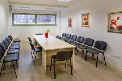 a conference room with a table and chairs at Вилно селище 