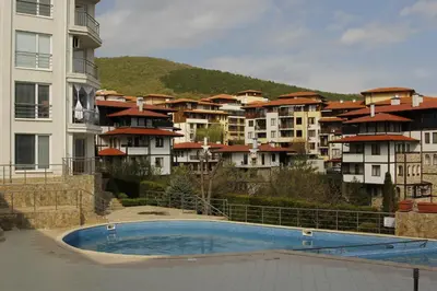 a group of apartment buildings with a swimming pool at Galateya Sveti Vlas Bułgaria in Sveti Vlas