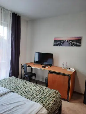 a room with a desk with a computer and a bed at VIDA in Lozenets