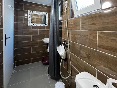 a bathroom with a toilet and a sink at Alexander in Shkorpilovtsi