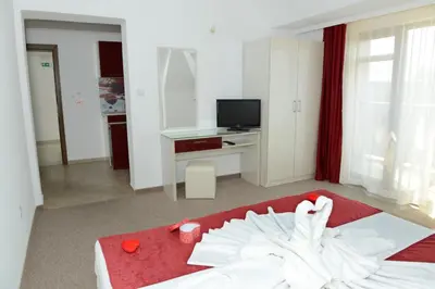 a bedroom with a bed with a swan on it at Diamond Kiten in Kiten