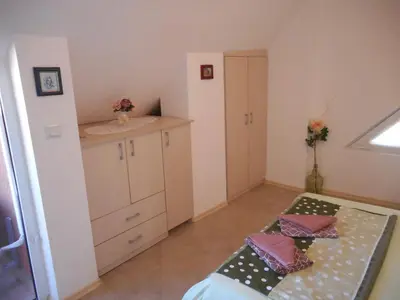 a small room with a bed and a kitchen at Studio Stoianovi in Nesebar