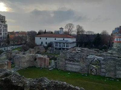 a view of a castle with a church and a building at Апартамент Термите in Varna City