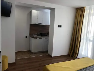 a room with a kitchen and a bed in a room at Вила TIMeS in Kiten