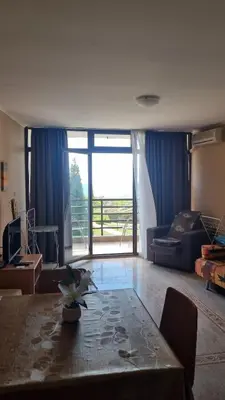 a living room with a table and a couch at Luxsus Apartment Diamond Sveti Vlas in Sveti Vlas