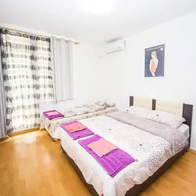 SUPER CENTER - Small Flat on 