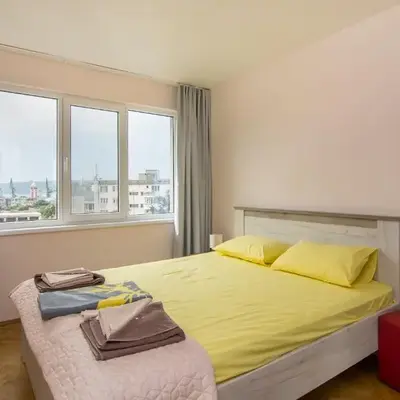 Central train station Flat with port view